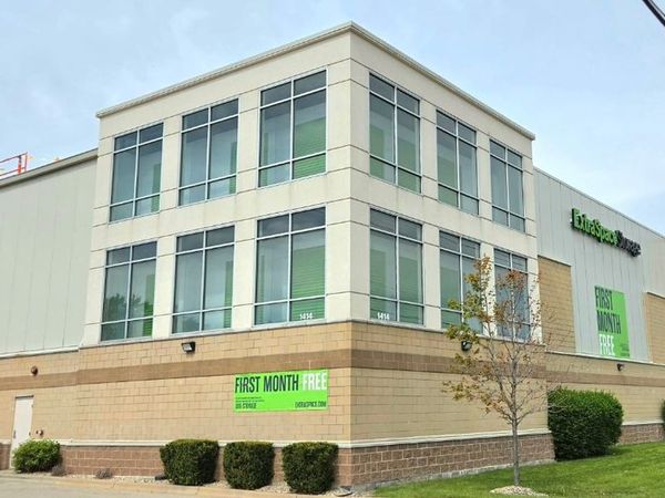 Extra Space Storage facility at 1414 N Rand Rd - Arlington Heights, IL