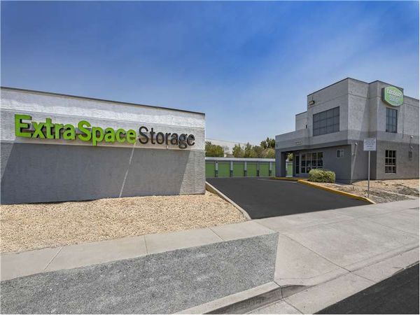 Extra Space Storage facility at 1599 Solano Way - Concord, CA