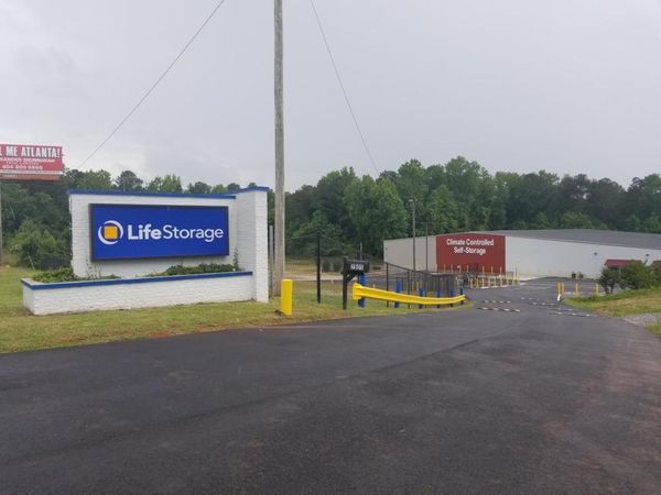 Extra Space Storage facility at 7905 Highway 85 - Riverdale, GA