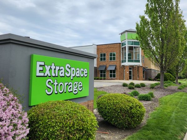 Extra Space Storage facility at 1099 Bradley Rd - Westlake, OH