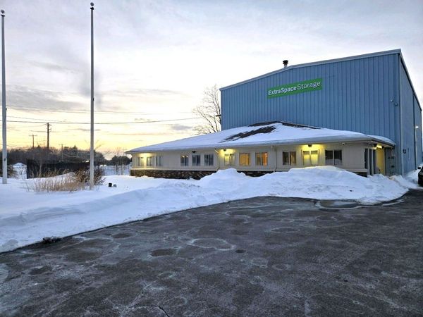 Extra Space Storage facility at 420 Ellington Rd - South Windsor, CT