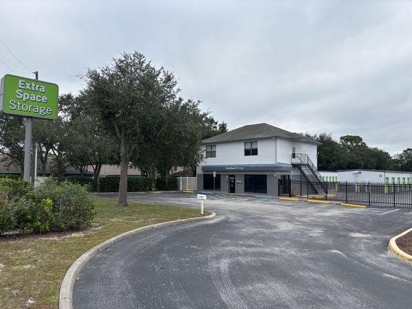 Extra Space Storage facility at 3300 Barclay Ave - Spring Hill, FL