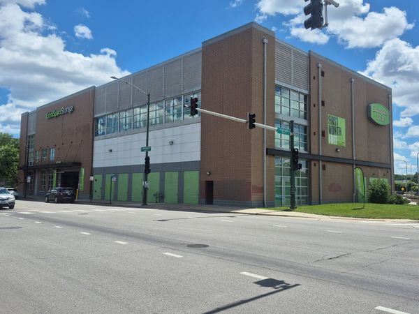 Extra Space Storage facility at 4455 W Montrose Ave - Chicago, IL