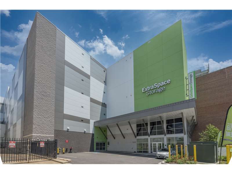 Storage Units in Washington, DC at 72 Florida Ave NE | Extra Space Storage