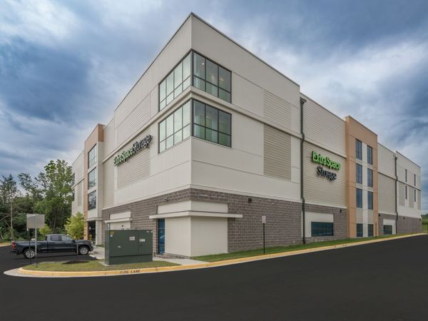Extra Space Storage facility at 42810 Golf Club Rd - Leesburg, VA