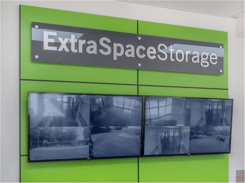 Extra Space Storage  831 N Park Ave in Apopka, FL