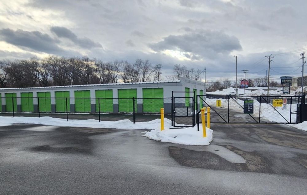 Extra Space Storage in Dracut, MA  73 Pleasant St 2