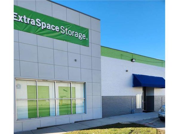 Extra Space Storage facility at 4500 W Grand Ave - Chicago, IL