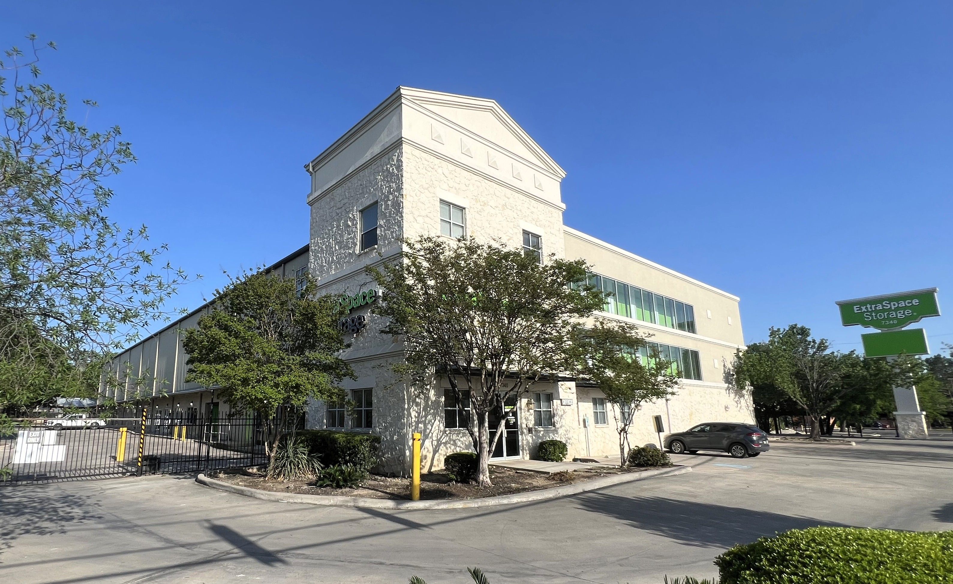 Extra Space Storage  7340 Blanco Rd in San Antonio, TX