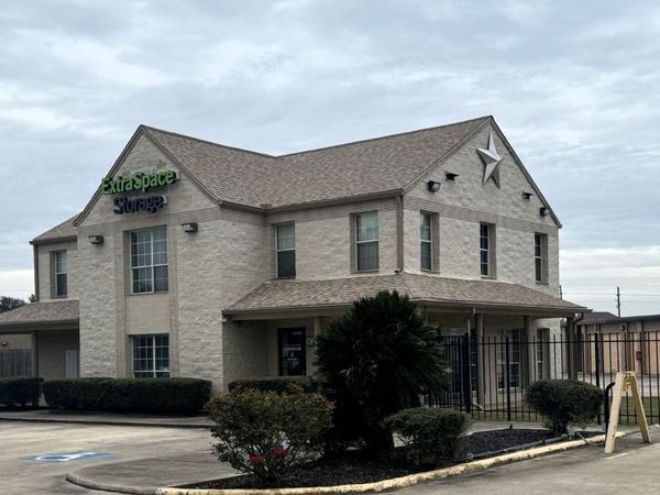 Extra Space Storage facility at 6333 Spring Cypress Rd - Spring, TX