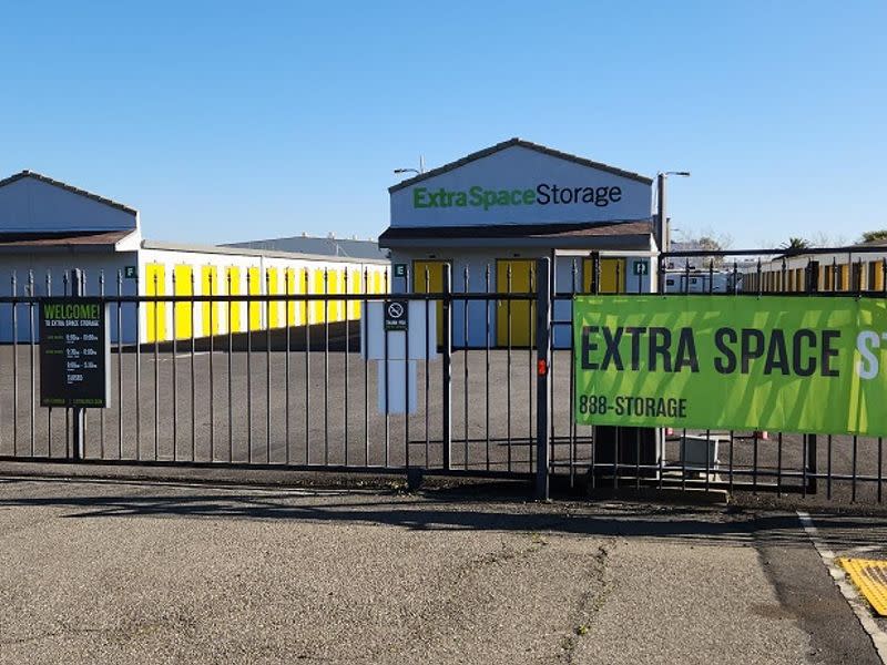 Storage Units in Dixon, CA at 1100 N 1st St