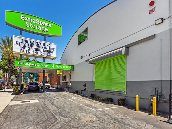 Extra Space Storage facility at 686 S Arroyo Pkwy - Pasadena, CA