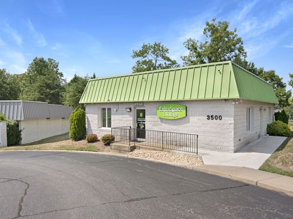 Extra Space Storage facility at 3500 Commission Ct - Woodbridge, VA