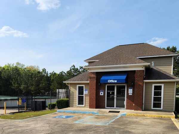 Life Storage facility on 909 Amber Dr - Columbus, GA