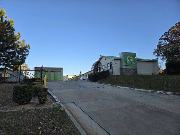 Extra Space Storage facility at 2401 S Wilmington St - Raleigh, NC