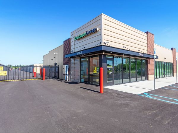 Extra Space Storage facility at 6740 S Franklin Rd - Indianapolis, IN