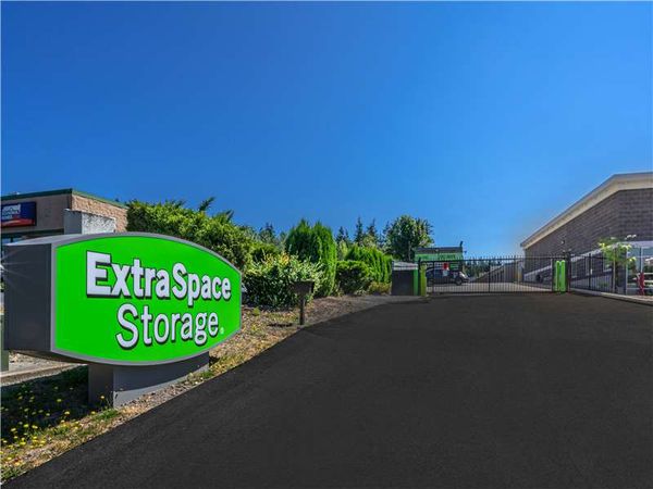 Extra Space Storage facility at 13015 Canyon Rd E - Puyallup, WA