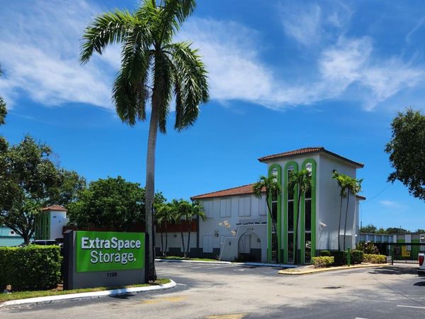 Extra Space Storage facility at 1109 N 21st Ave - Hollywood, FL