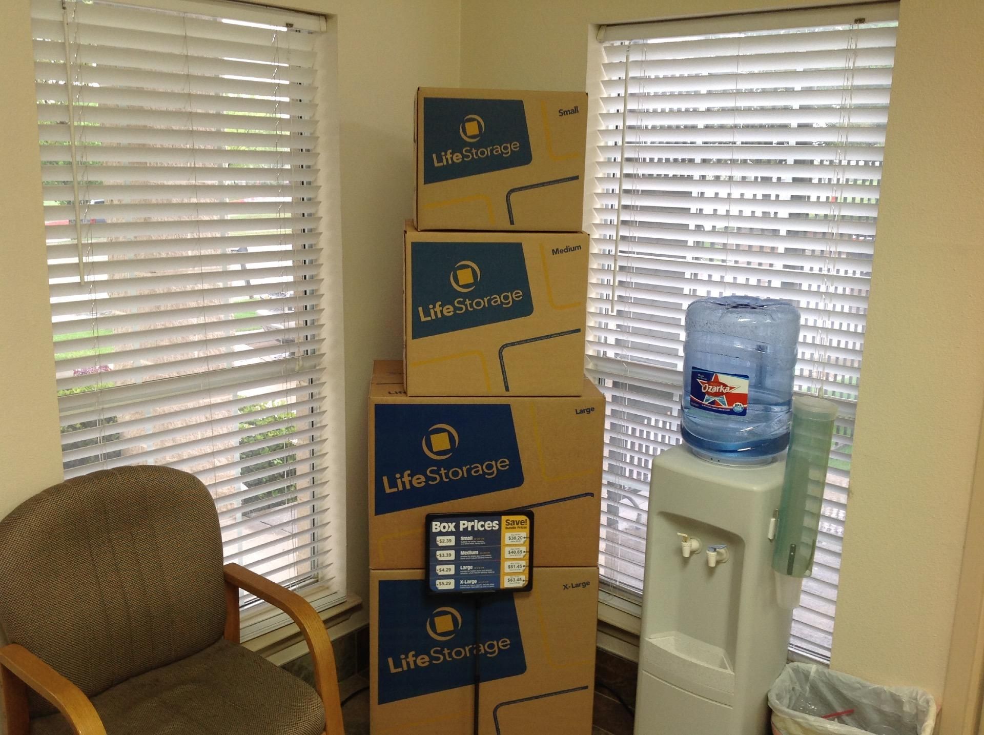 20×10 Garage in Bedford, TX 2905 Crystal Springs Bedford, Texas 2