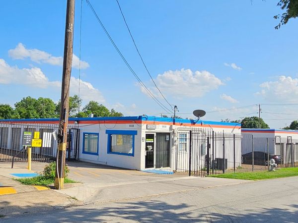 Extra Space Storage facility at 5656 Military Pkwy - Dallas, TX