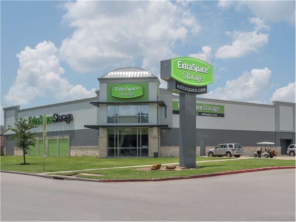 Extra Space Storage facility at 10015 N Eldridge Pkwy - Houston, TX