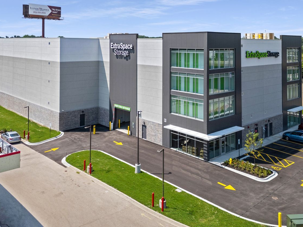 Extra Space Storage facility at 1180 W Irving Park Rd - Bensenville, IL