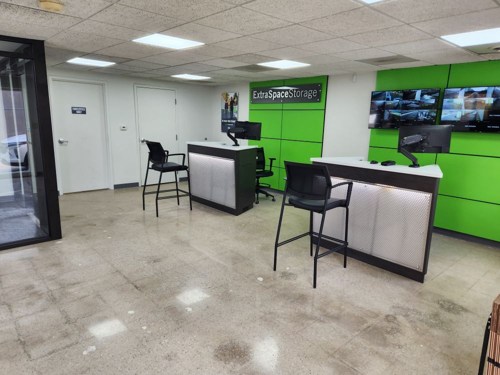 Extra Space Storage in Eastlake, OH  1100 Erie Rd 3