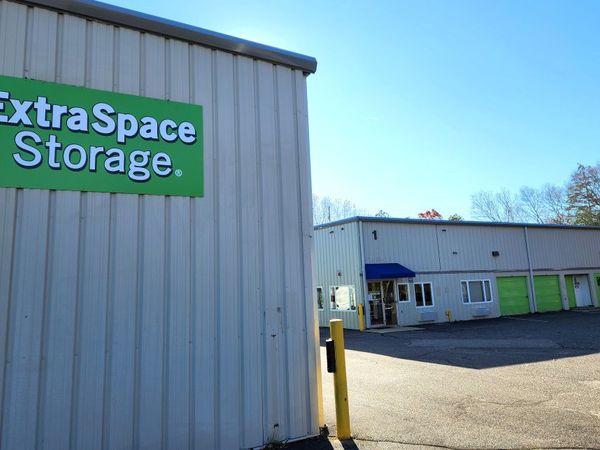 Extra Space Storage facility at 173 W Montauk Hwy - Hampton Bays, NY