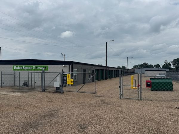 Extra Space Storage facility at 1808 Hampton Rd - Texarkana, TX