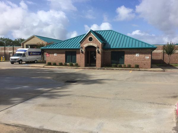 Life Storage facility on 4717 Cartwright Rd - Missouri City, TX