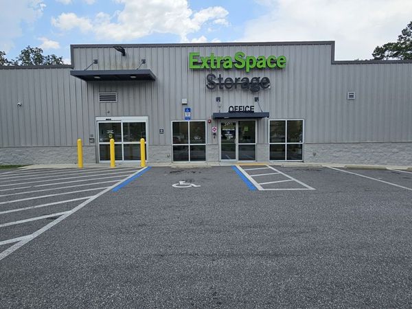 Extra Space Storage facility at 3411 Apalachee Pkwy - Tallahassee, FL