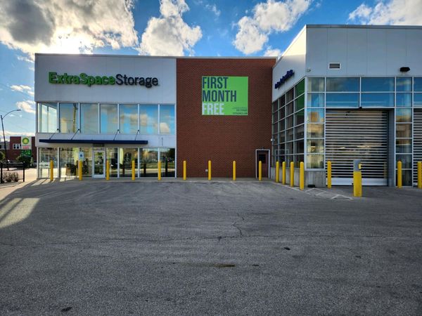 Extra Space Storage facility at 5746 W Roosevelt Rd - Chicago, IL