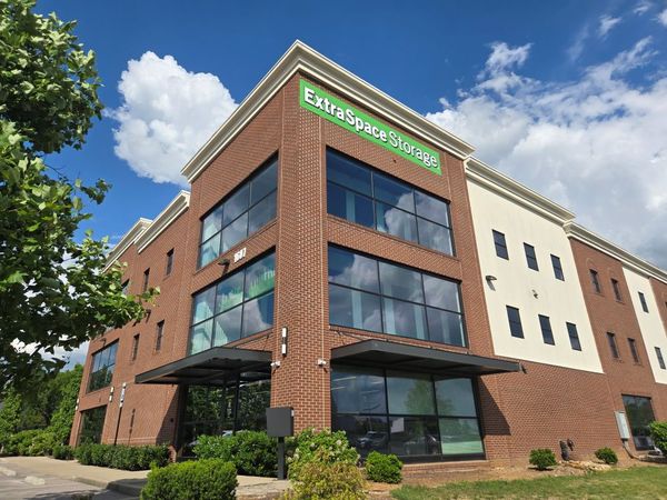 Extra Space Storage facility at 1607 W Northfield Blvd - Murfreesboro, TN