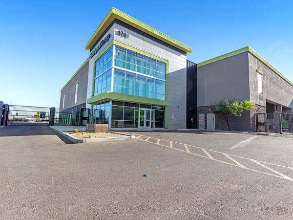 Extra Space Storage facility at 1791 W Greentree Dr - Tempe, AZ