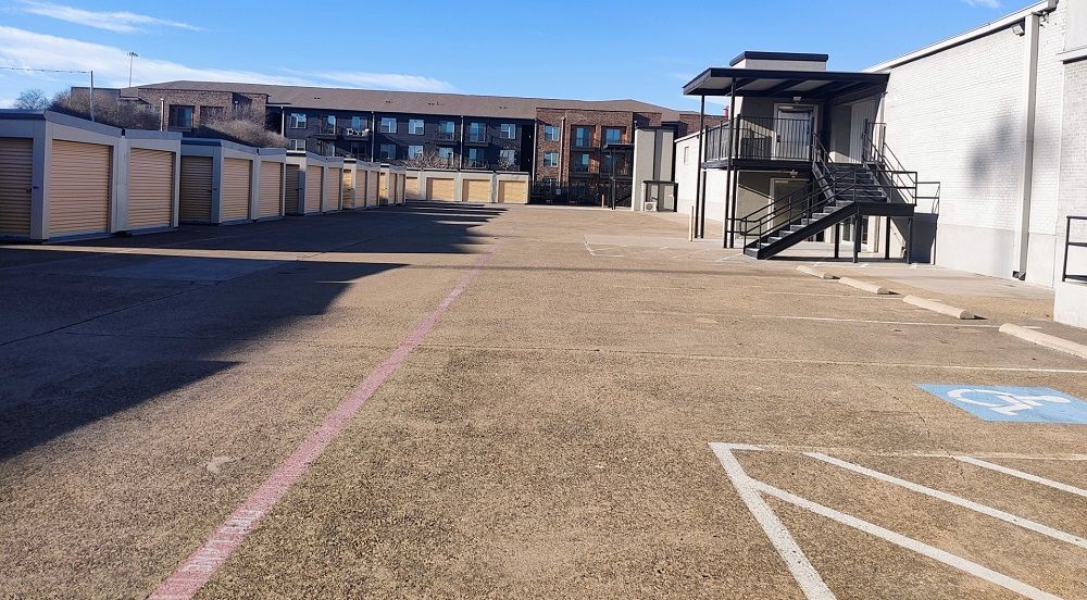 Extra Space Storage  717 S Good Latimer Expy in Dallas, TX