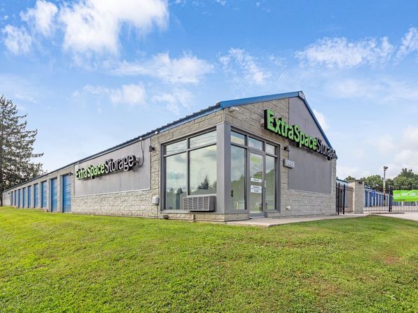 Extra Space Storage facility at 416 W Walnut St - North Vernon, IN