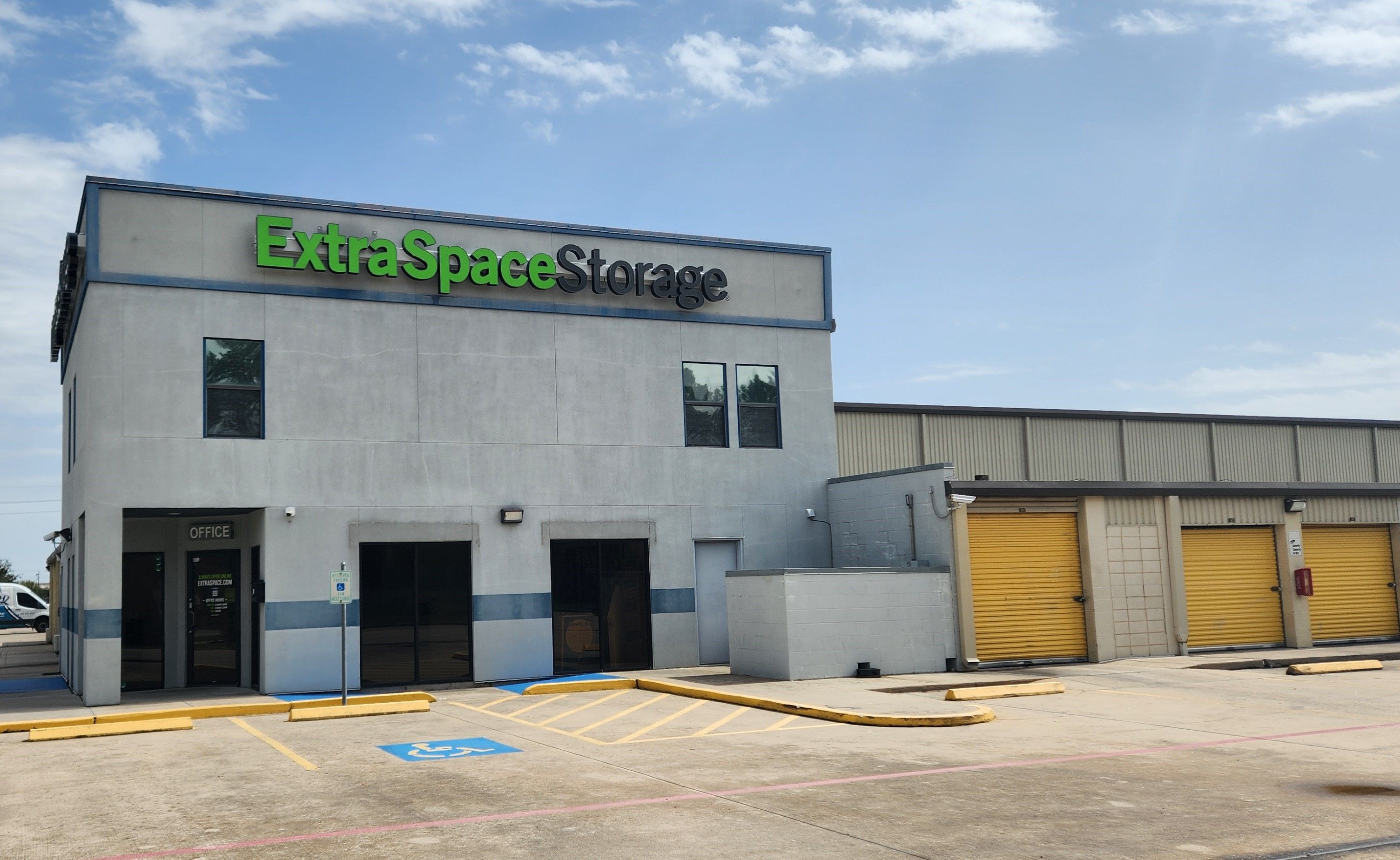 Extra Space Storage  802 E Richey Rd in Houston, TX