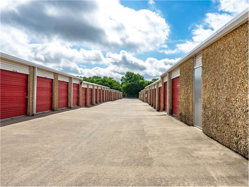 Extra Space Storage  816 Frame St in Denton, TX