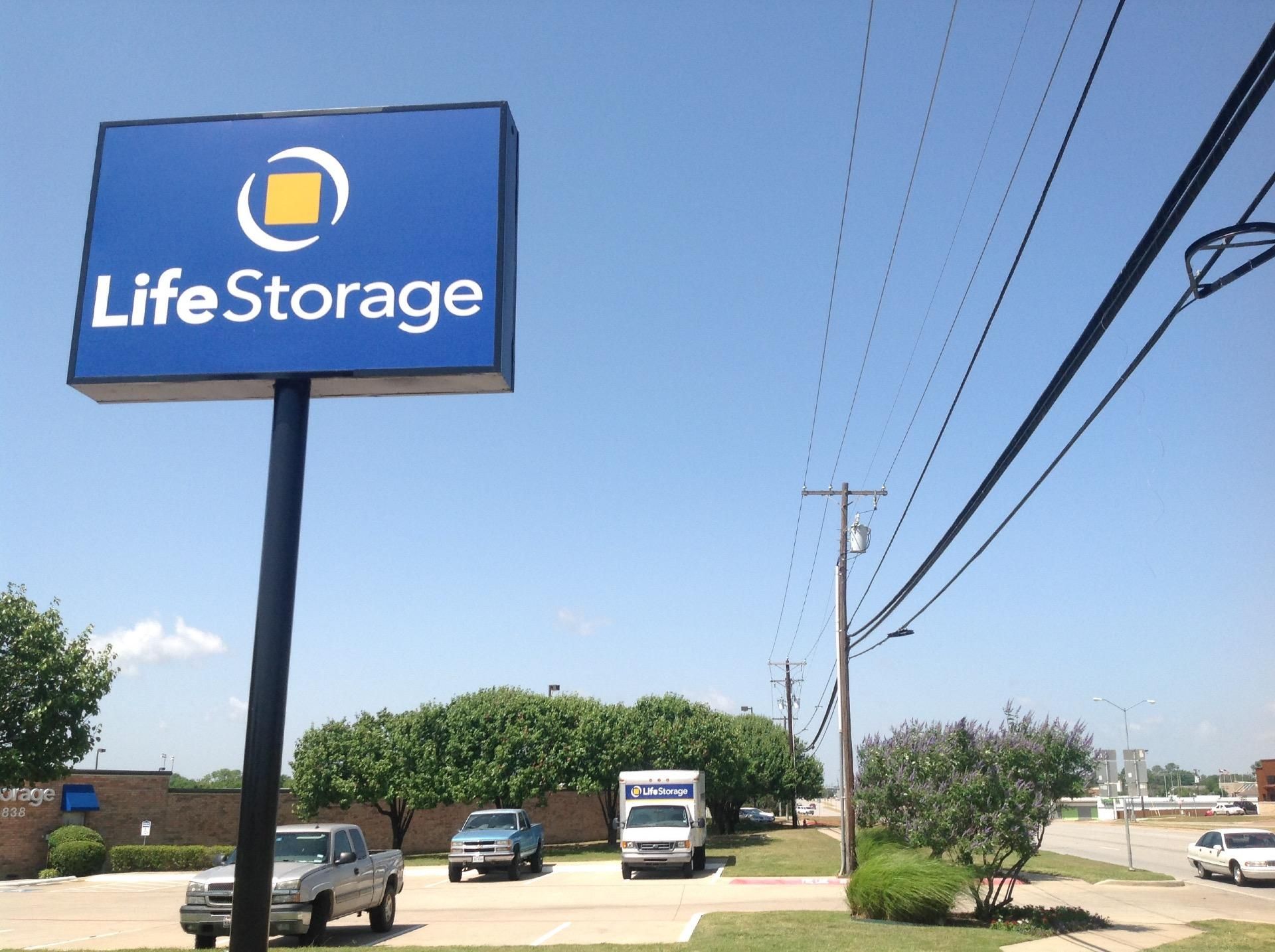 Extra Space Storage  1151 W Euless Blvd in Euless, TX