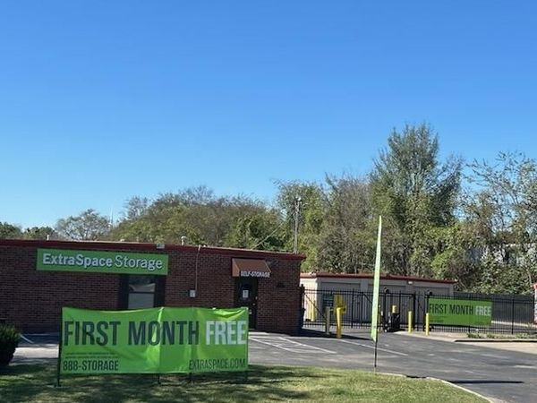 Extra Space Storage facility at 134 Walton Ferry Rd - Hendersonville, TN
