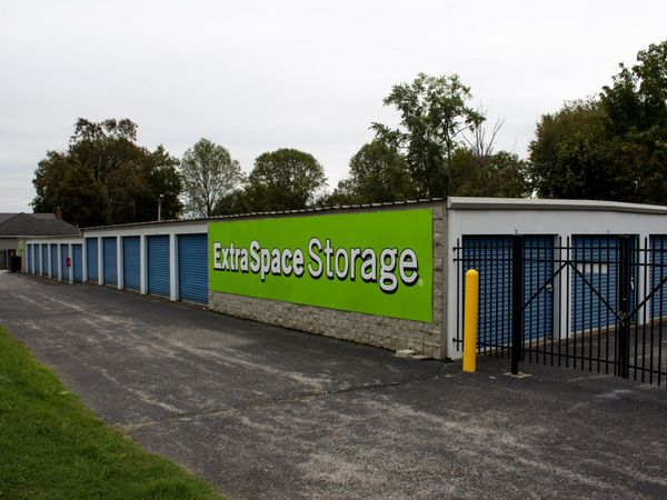 Extra Space Storage facility at 405 E 1st St - Huntingburg, IN