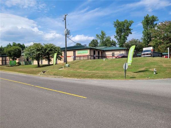 Extra Space Storage facility at 13104 Mountain Rd - Glen Allen, VA