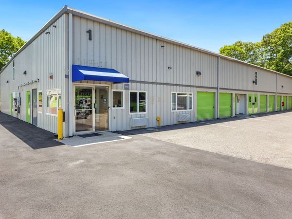 Extra Space Storage facility at 173 W Montauk Hwy - Hampton Bays, NY