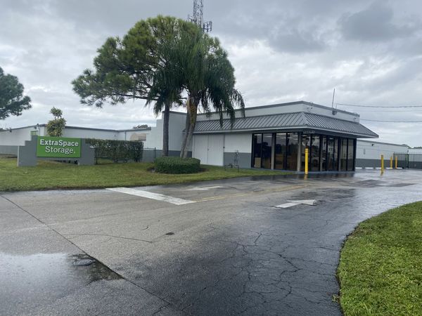 Extra Space Storage facility at 7901 Sheridan St - Hollywood, FL