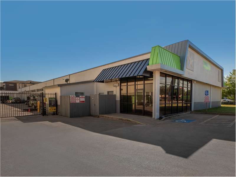 Extra Space Storage  5431 Lemmon Ave in Dallas, TX