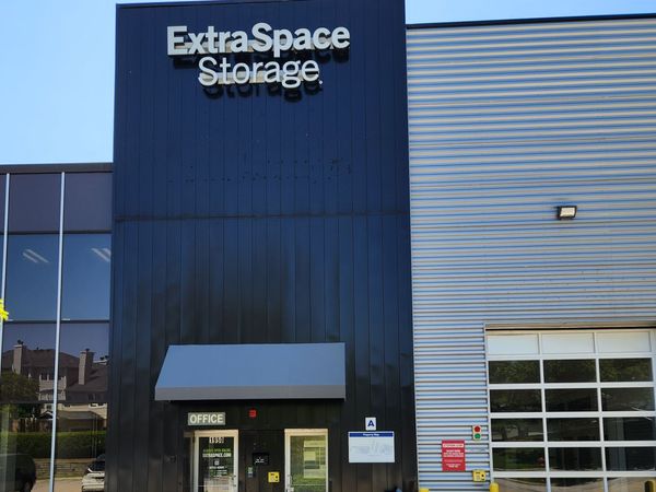 Extra Space Storage facility at 1950 N Washington St - Naperville, IL