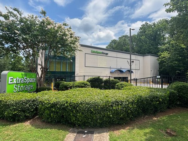 Extra Space Storage facility at 8711 Dunwoody Pl - Sandy Springs, GA