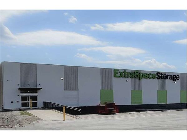 Extra Space Storage facility at 605 S Laurel St - Mishawaka, IN