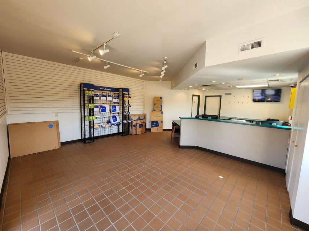 Extra Space Storage in Brentwood, MO  8524 Manchester Rd 3