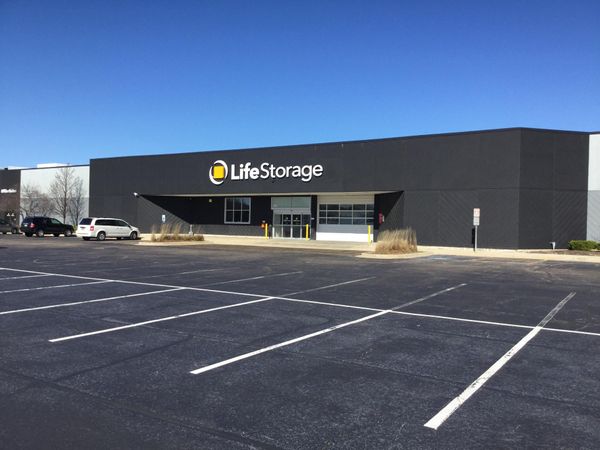 Life Storage facility on 450 Airport Rd - Elgin, IL